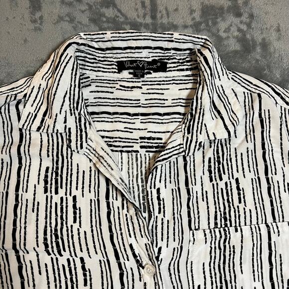 Velvet Heart Black and White Button Down Shirt - Picture 3 of 11